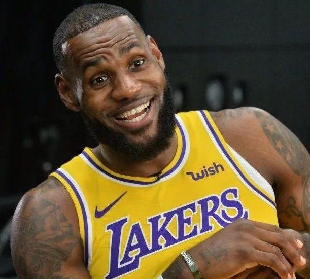 关于詹姆斯力排众议离队,转会引发球迷热议的信息 关于詹姆斯力排众议离队,转会引发球迷热议的信息