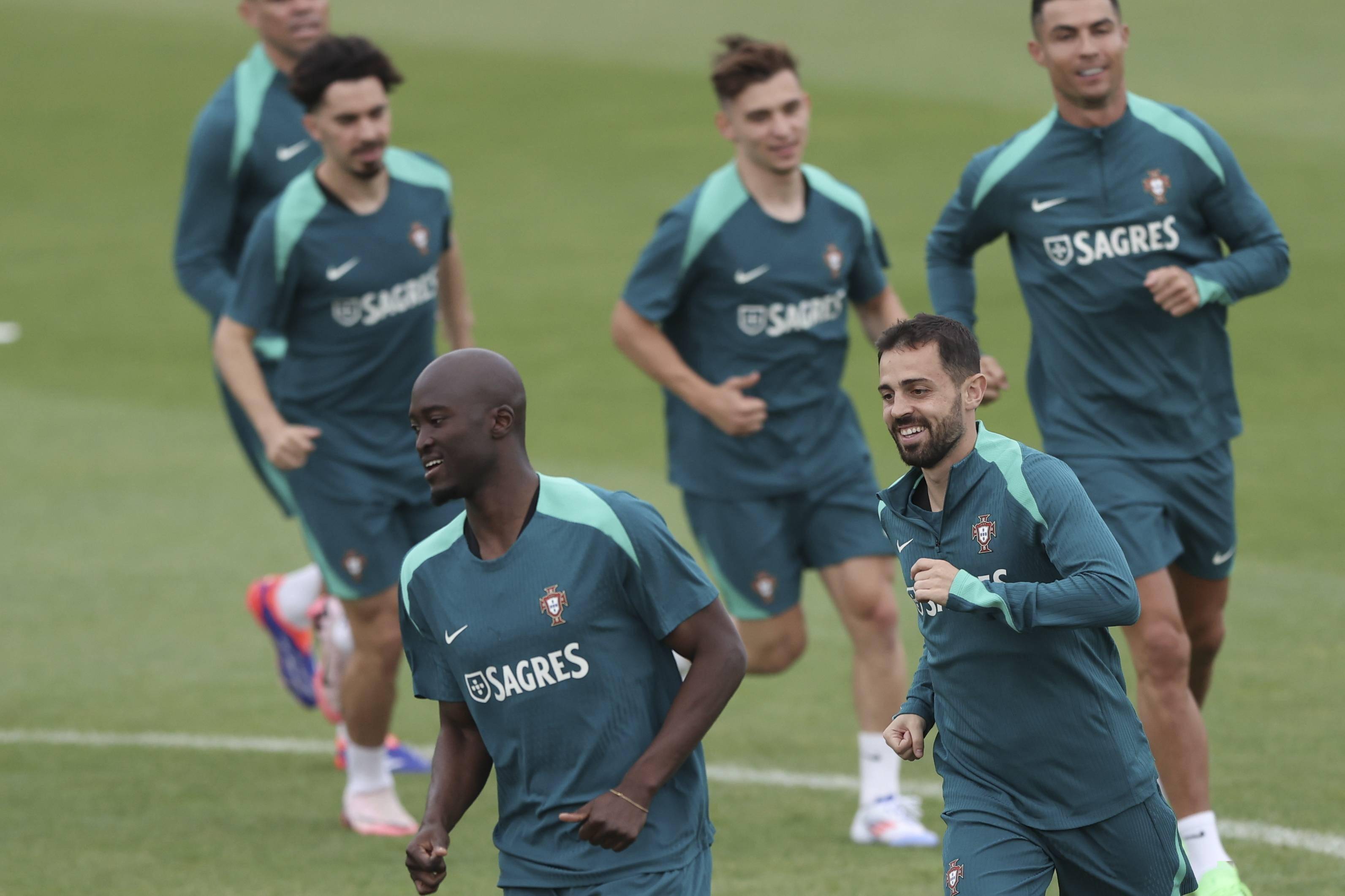 包含球迷期待欧洲杯盛宴,球队备战状态良好!的词条 包含球迷期待欧洲杯盛宴,球队备战状态良好!的词条