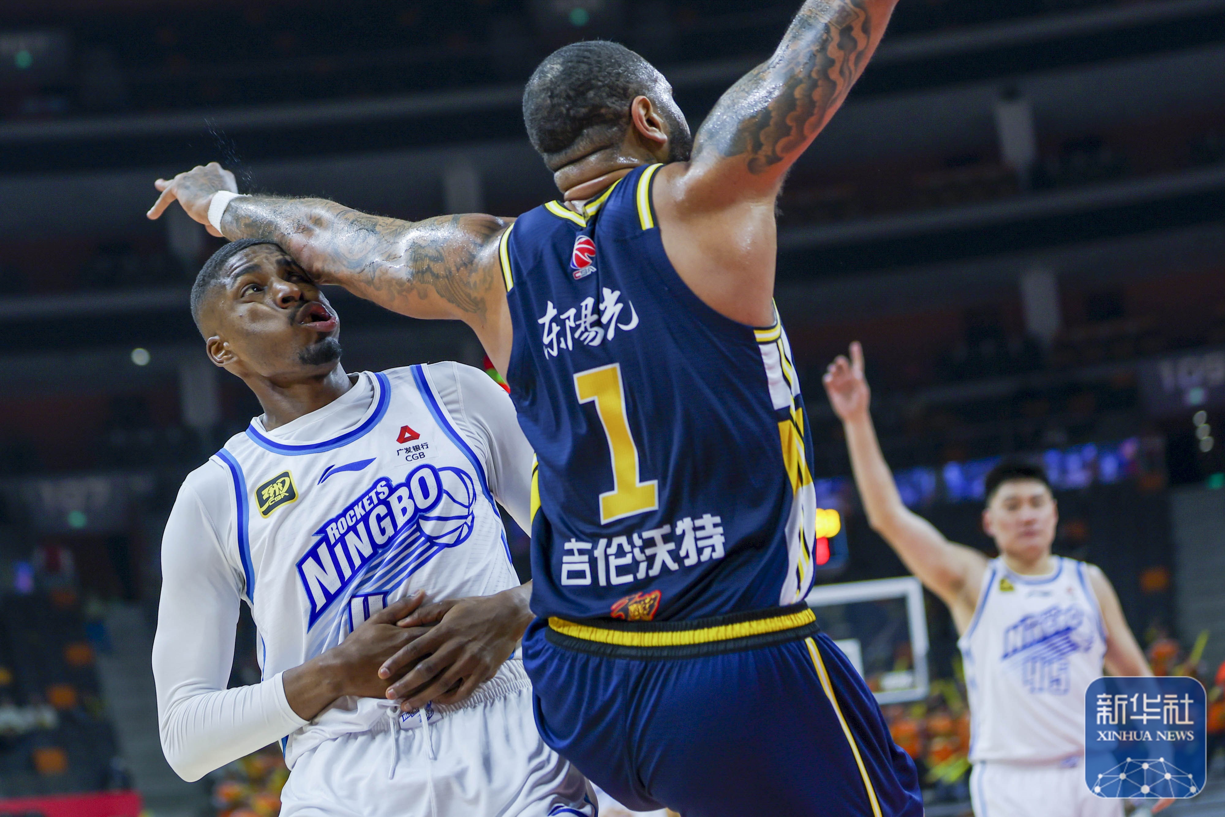 浙江男篮险胜广东队,士气大振 浙江男篮险胜广东队,士气大振