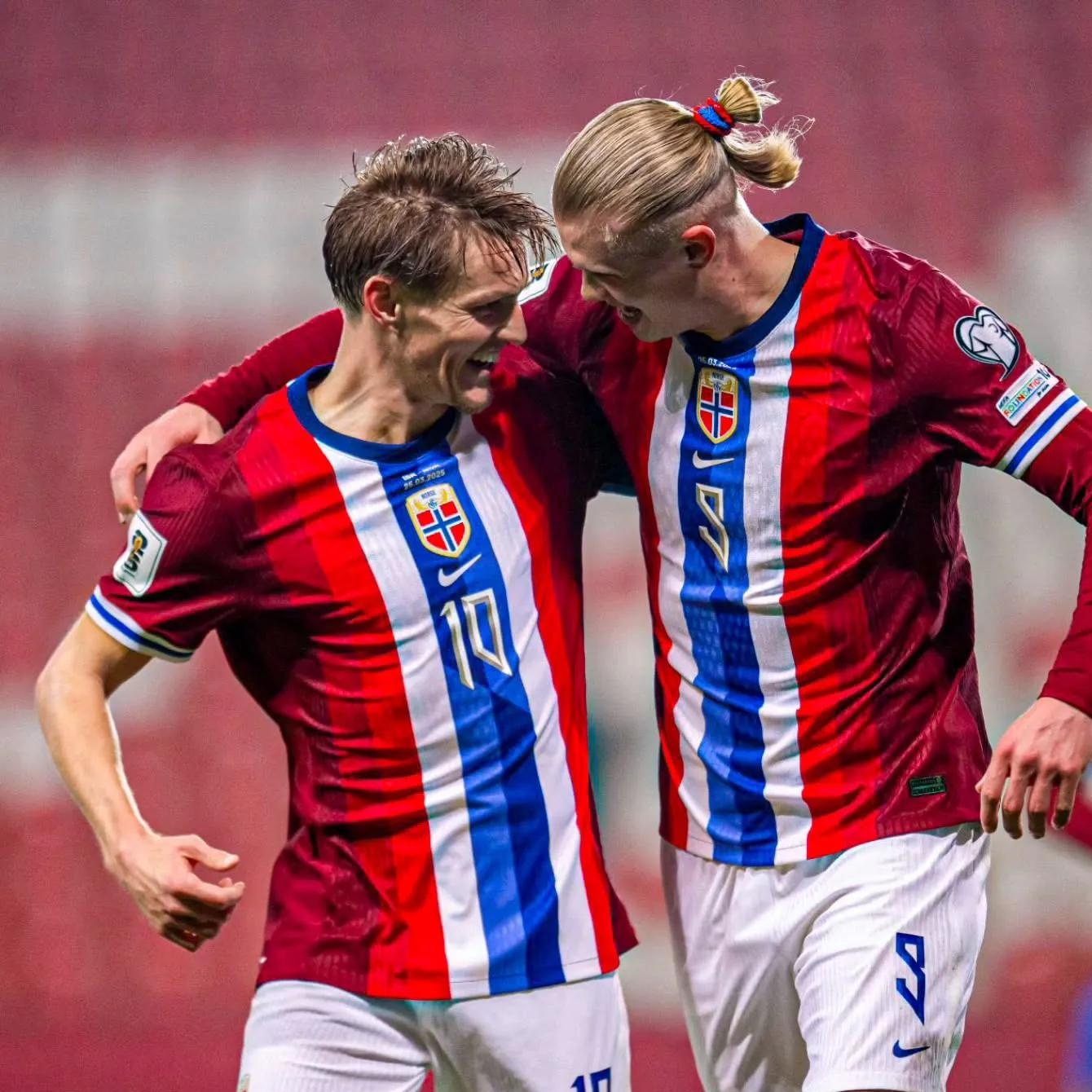 荷兰队在欧预赛中二比一战胜挪威 荷兰队在欧预赛中二比一战胜挪威