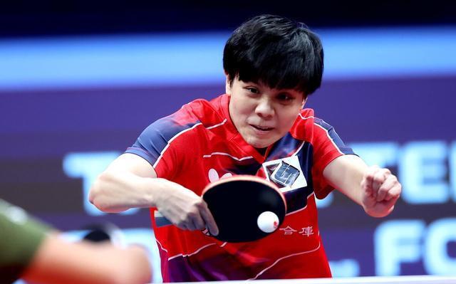 包含足球场上的凶猛对决,女队员拼尽全力的词条 包含足球场上的凶猛对决,女队员拼尽全力的词条