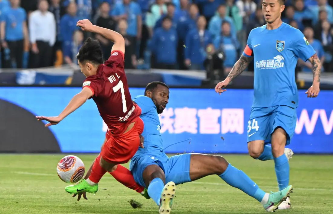 关于上海上港成功晋级亚冠强,豪取两连胜的信息 关于上海上港成功晋级亚冠强,豪取两连胜的信息