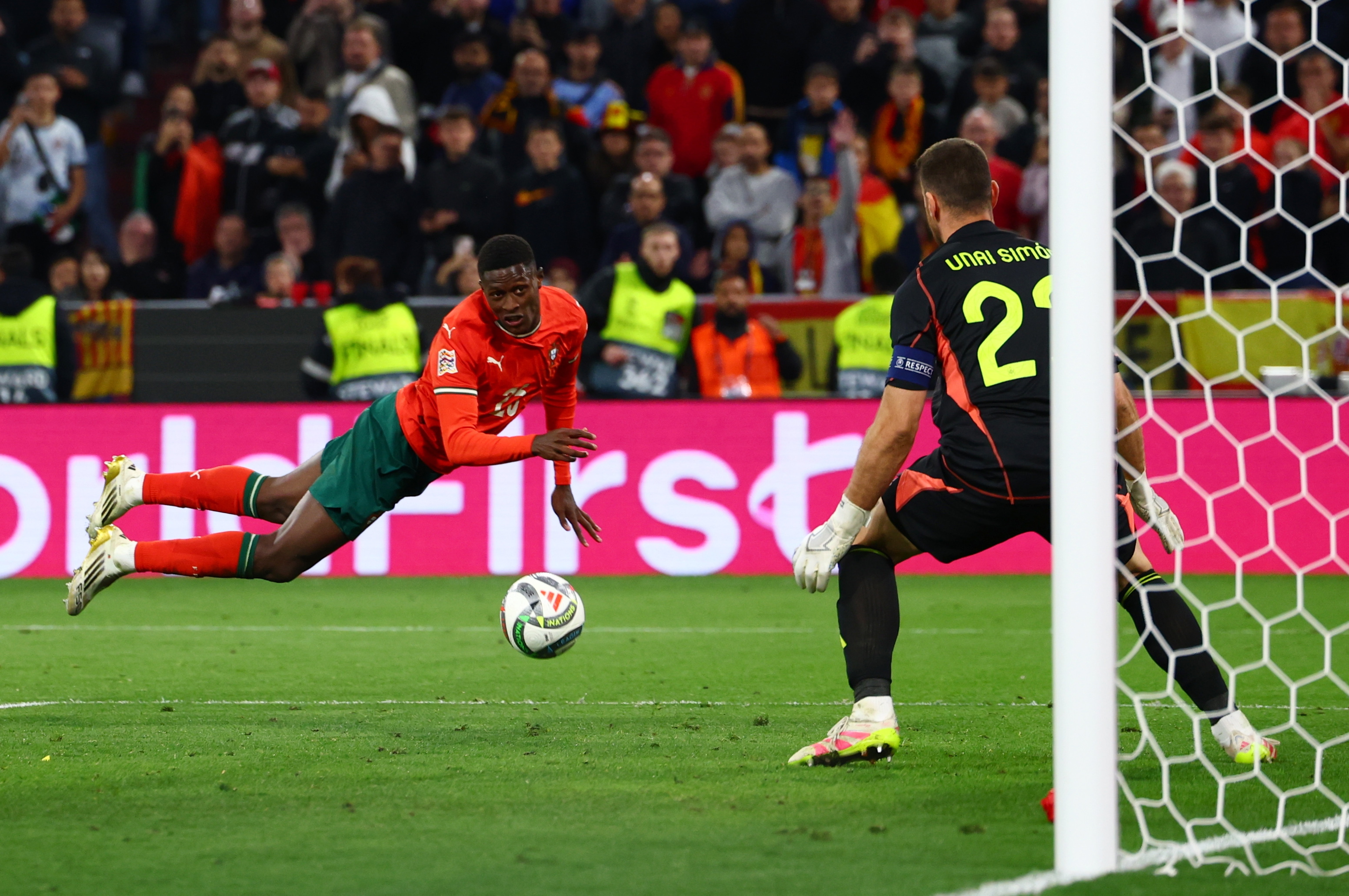 包含卢森堡-不敌葡萄牙,欧预赛闪光登场的词条 包含卢森堡-不敌葡萄牙,欧预赛闪光登场的词条