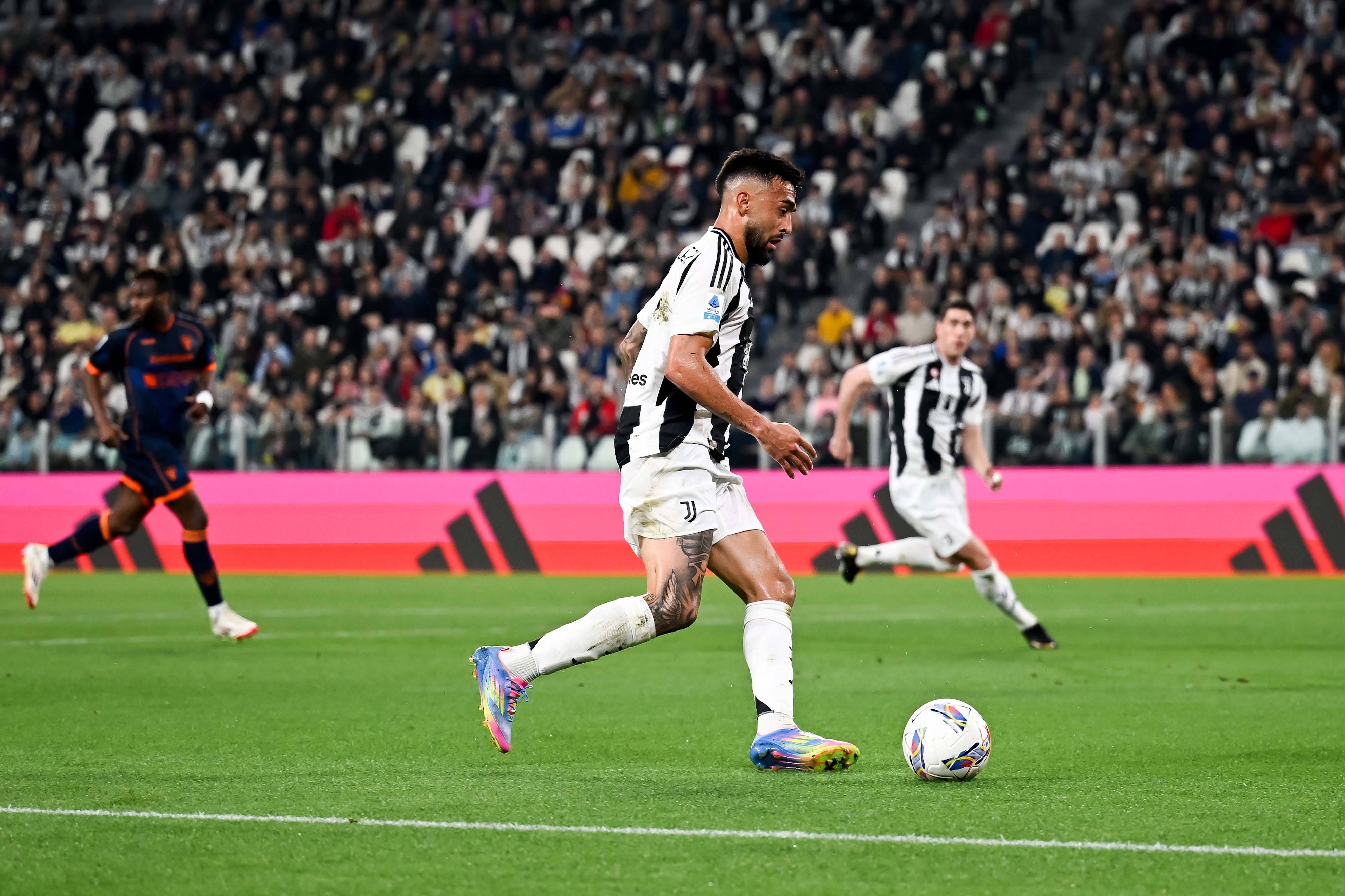 尤文图斯遭遇连败,球迷呼吁换帅 尤文图斯遭遇连败,球迷呼吁换帅