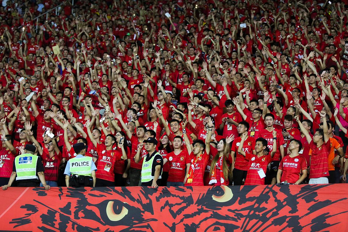 欧洲足坛热门赛事,球迷热议纷纷的简单介绍 欧洲足坛热门赛事,球迷热议纷纷的简单介绍