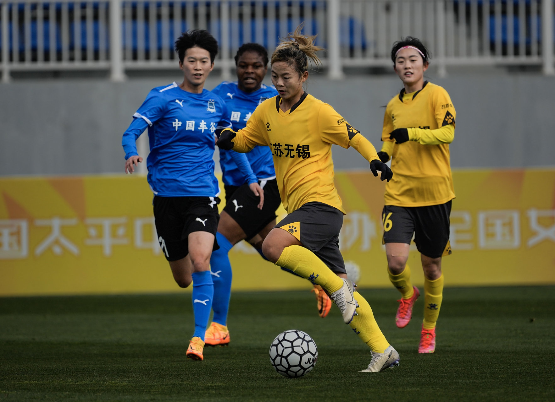 中国女足队员斩获多场比赛的最佳球员奖 中国女足队员斩获多场比赛的最佳球员奖