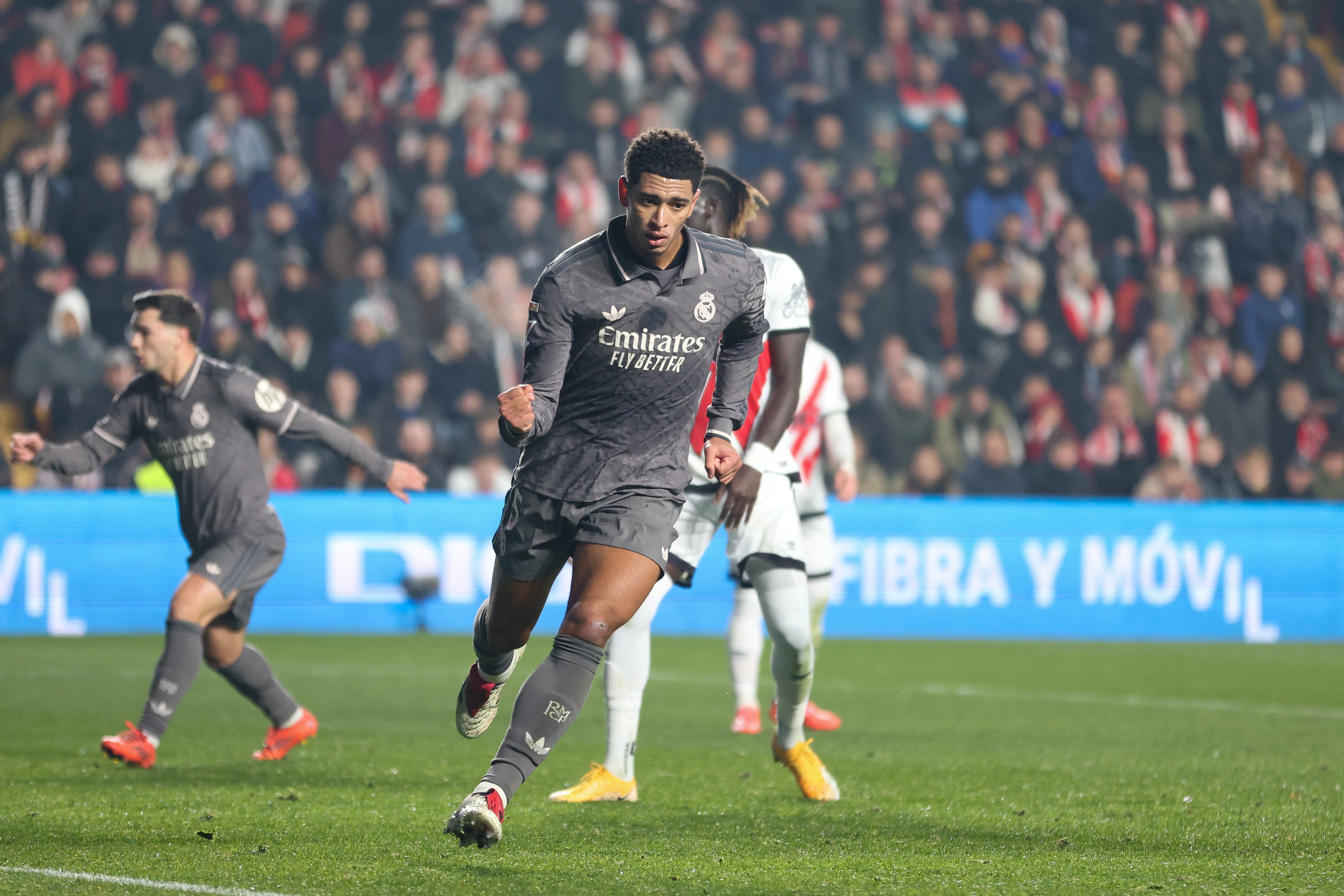 皇马客场力擒对手,喜获胜利 皇马客场力擒对手,喜获胜利