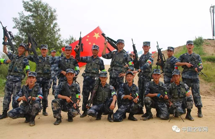 云南风车展开激烈较量,呈现出精彩对抗 云南风车展开激烈较量,呈现出精彩对抗