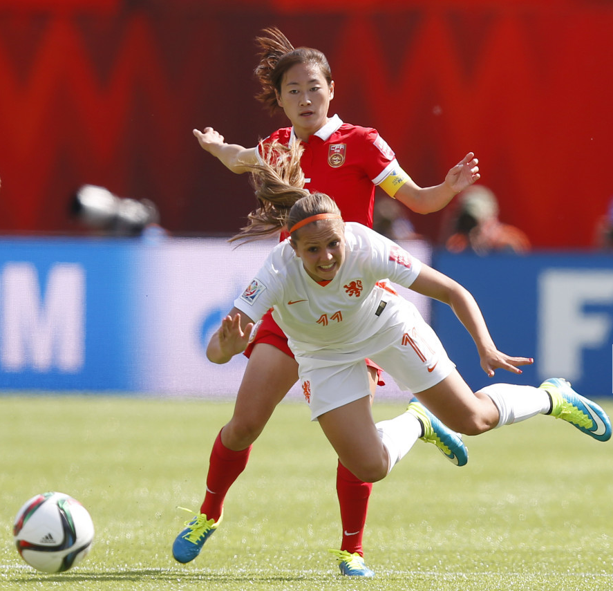 荷兰队逆转达科尼亚,小组头名可期 荷兰队逆转达科尼亚,小组头名可期