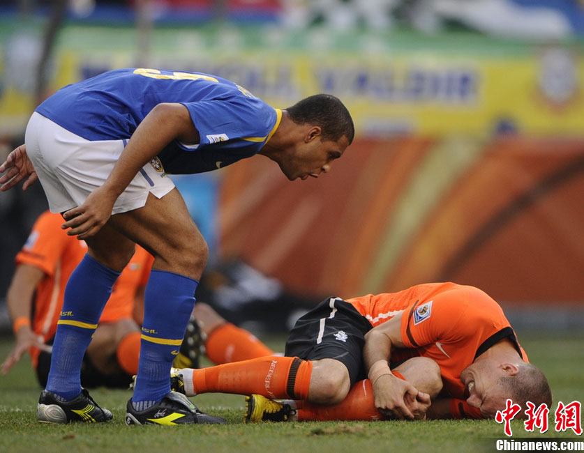 荷兰队逆转达科尼亚,小组头名可期 荷兰队逆转达科尼亚,小组头名可期