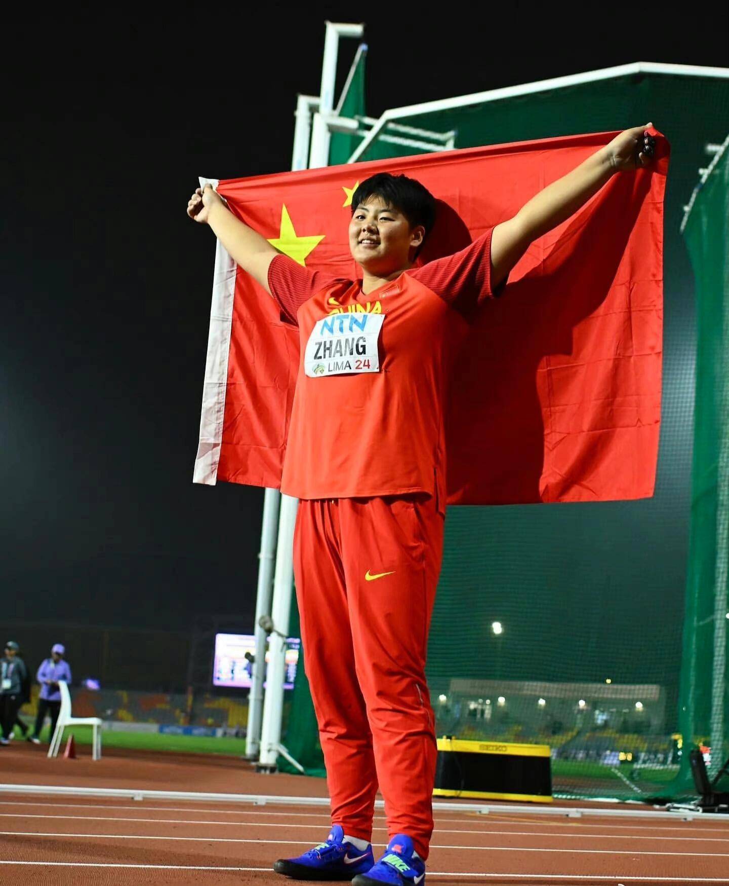 精神奋发的球员在比赛中大放异彩的简单介绍 精神奋发的球员在比赛中大放异彩的简单介绍