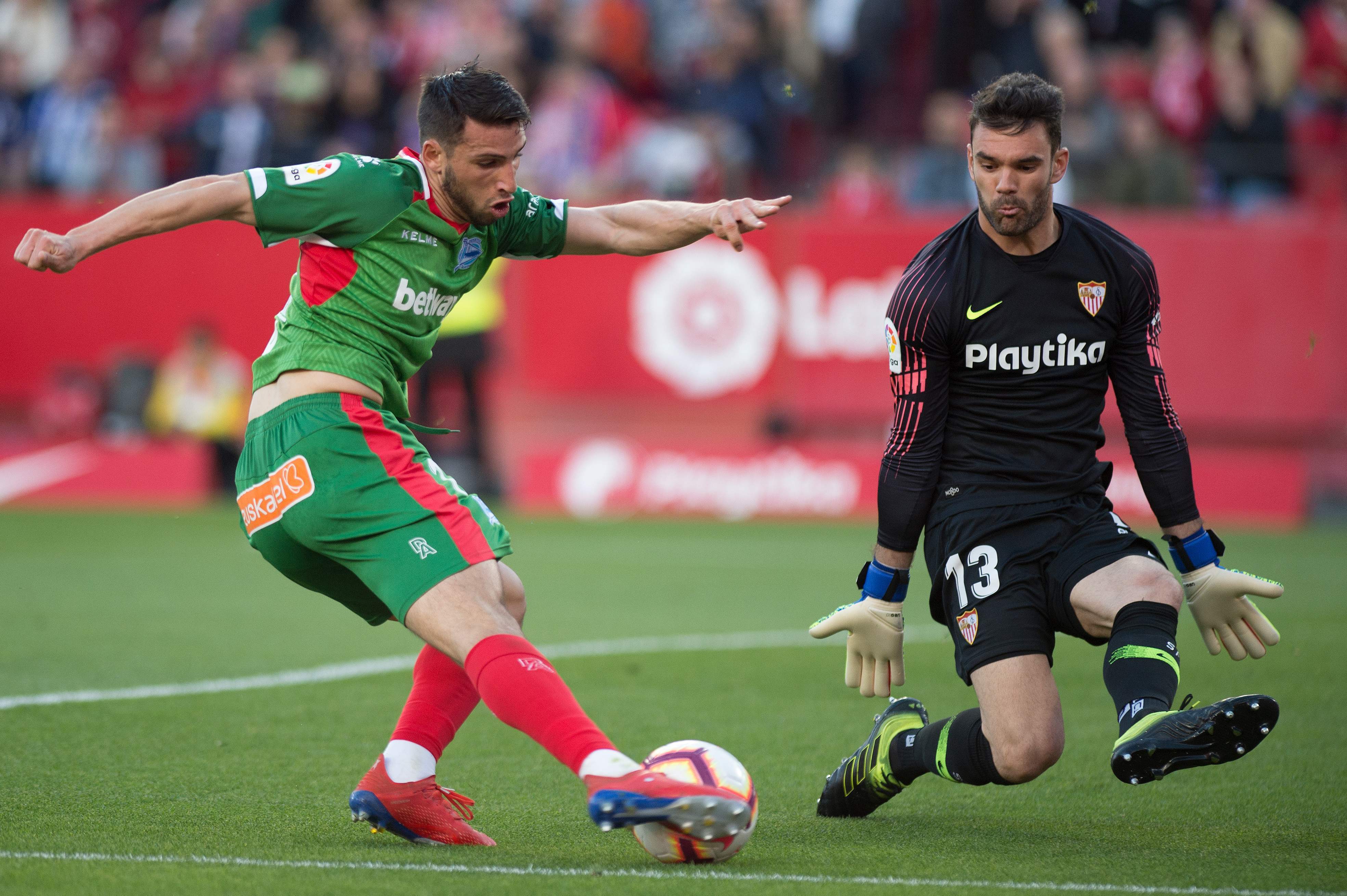 莱切斯特城主场战胜对手领先