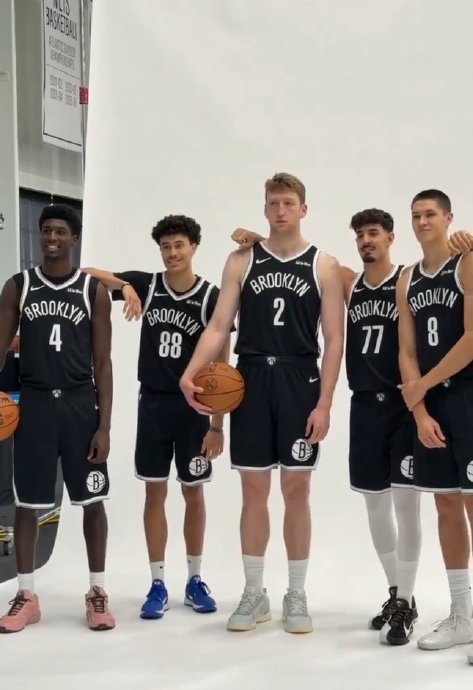 尼克斯大胜篮网,稳坐榜首 尼克斯大胜篮网,稳坐榜首