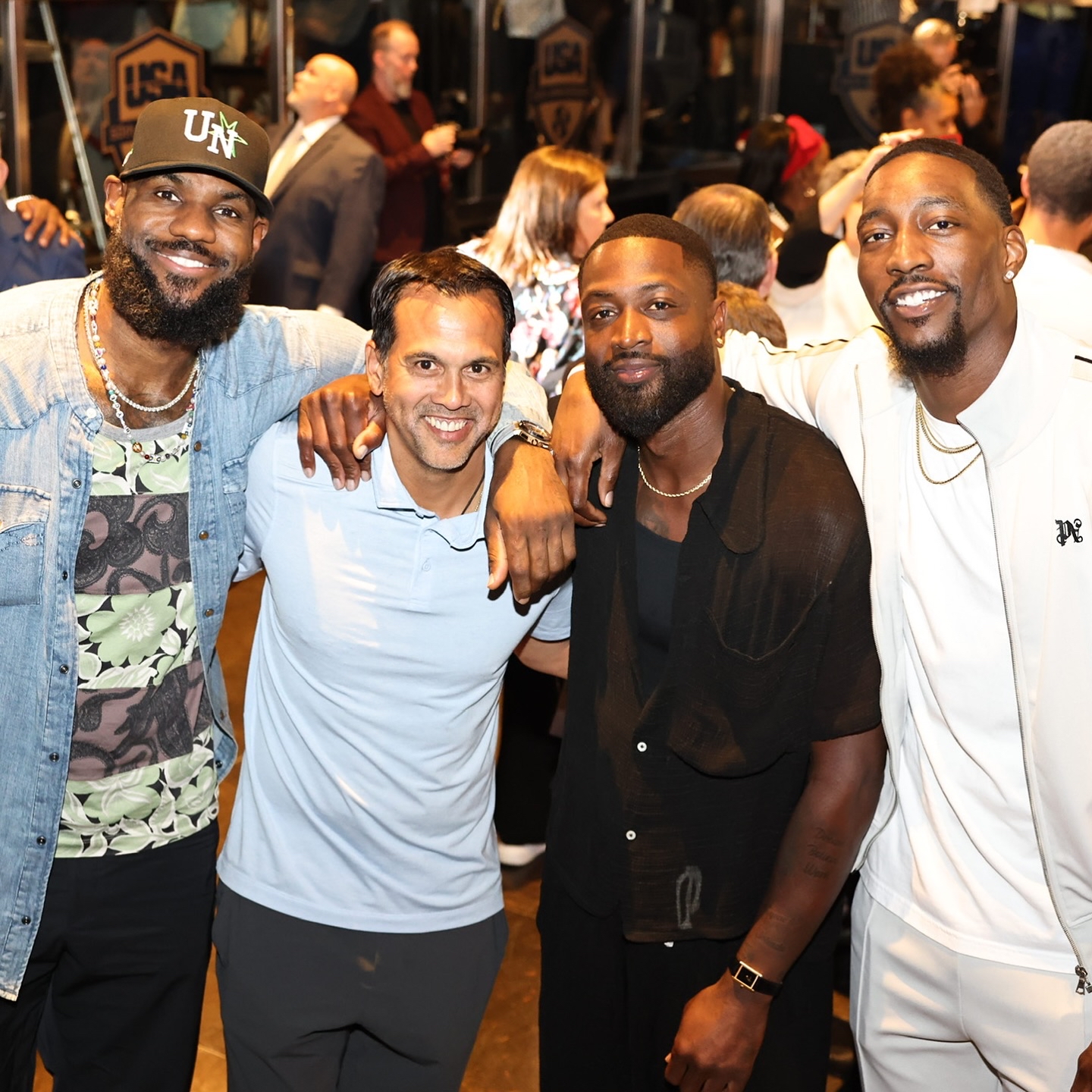 体育明星和篮球巨星合影留念 体育明星和篮球巨星合影留念